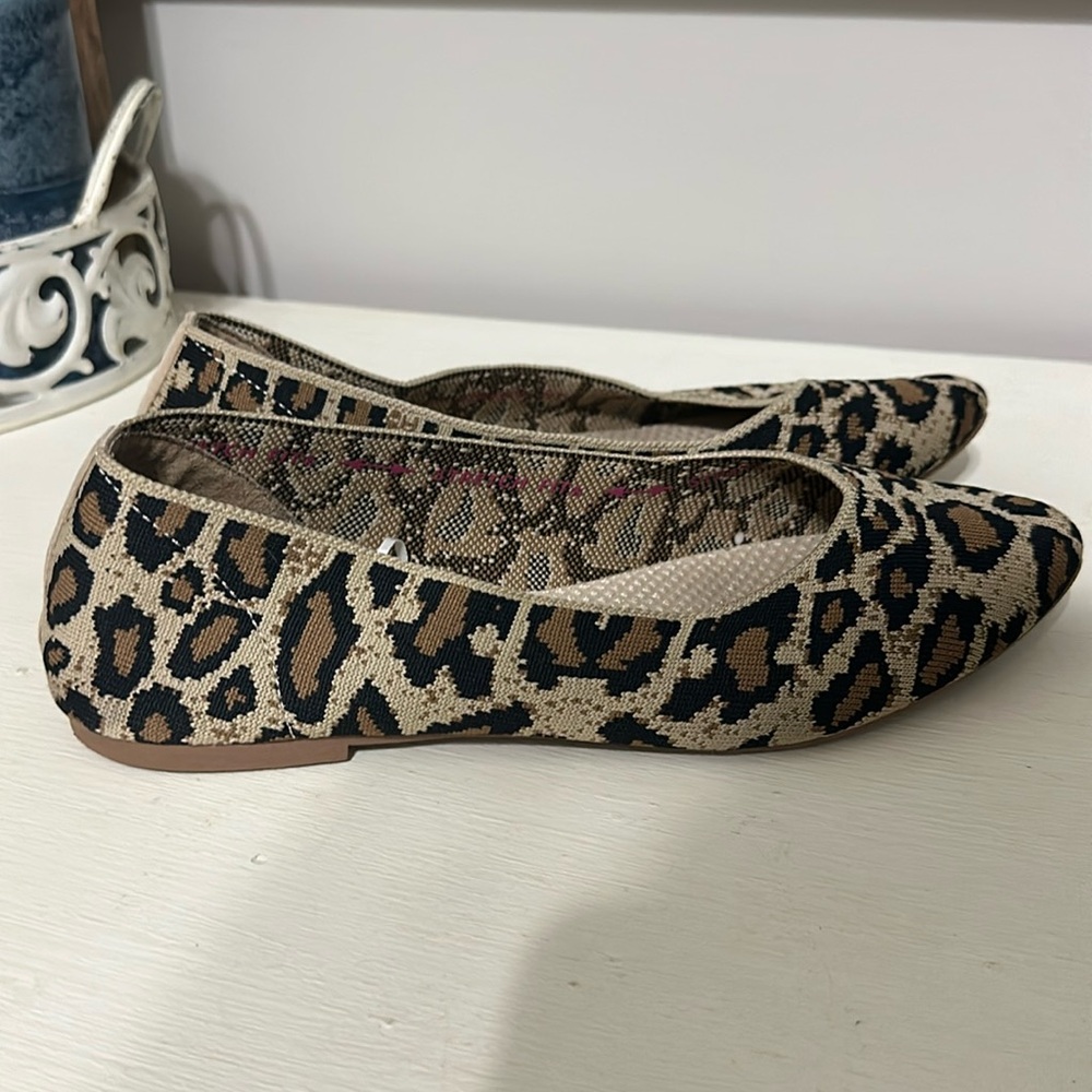 Sketchers air cooled memory foam leopard helper flats size 10